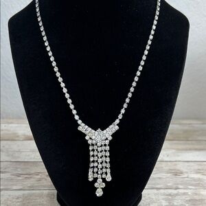 Elegant Silver Rhinestone Necklace